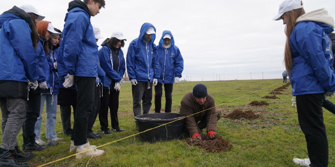 أوتيكو لخدمات المرافئ  يزرع ما يزيد عن  ٢٠٠٠ شجرة في منطقة تامان