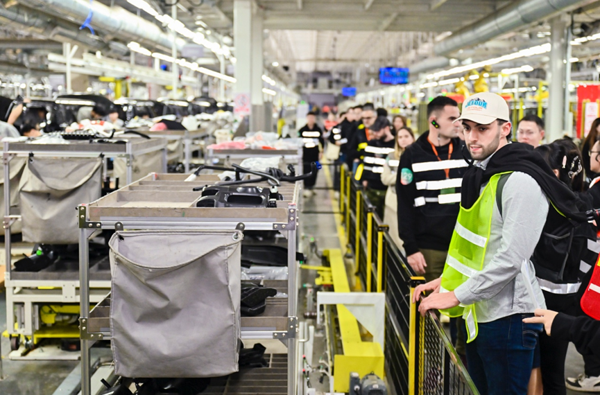 جي تور تنظم أول زيارة عالمية للصحفيين وممثلي المستخدمين إلى مصنع فوزهو الذكي